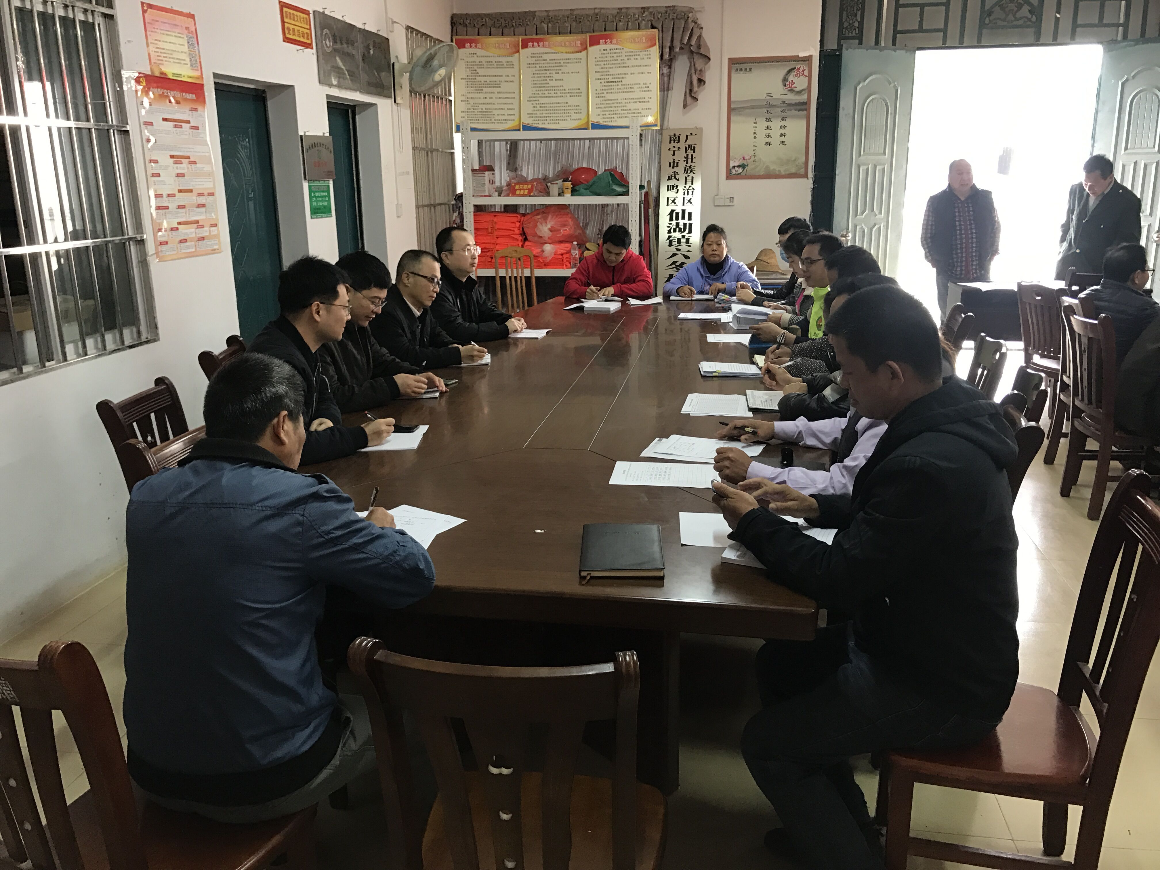 /QJ_675645054333.jpg 刘炽雄到仙湖镇六冬村与村委新班子开展座谈会.jpg