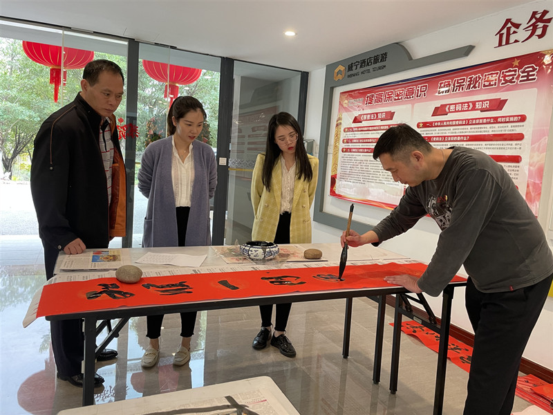 /QJ_415938058113.jpg 送春联_副本.jpg