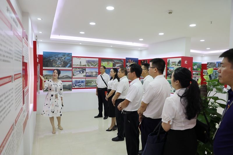 /QJ_734424816716.jpg 参观乐鱼电竞(中国)官方网站企业文化展示室.JPG