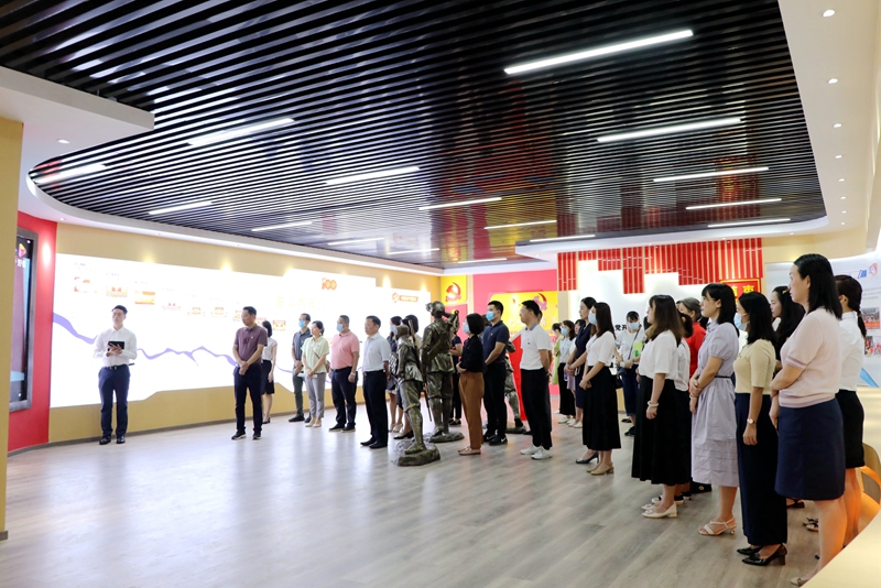 /QJ_244858249983.jpg 参观项目党性教育基地.JPG