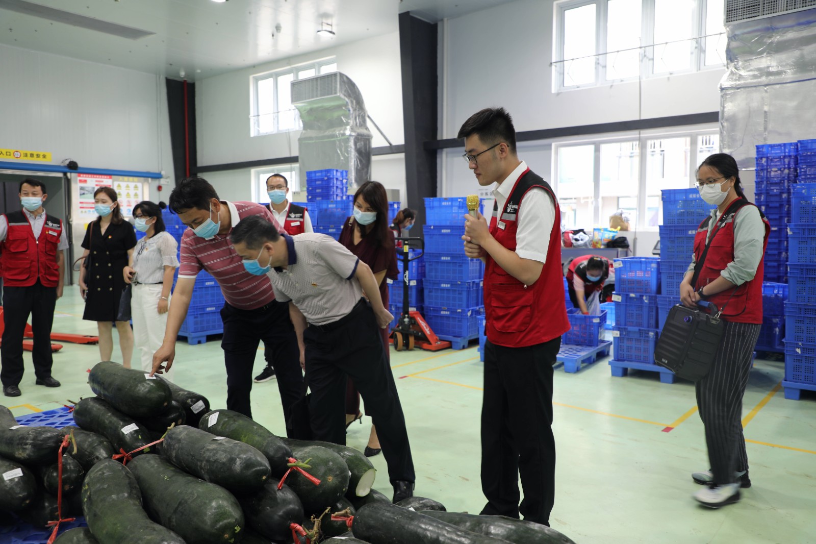 /QJ_314582062660.jpg 指导组在威耀供应链公司五象配送基地调研‘我为群众办实事“项目.jpg