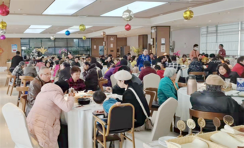 /QJ_819977323136.jpg 银河大酒店早茶火爆盛况(李秋田).jpg