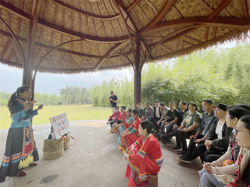 4.乐鱼(中国)酒店公司开展“学壮语”朗读活动.jpg