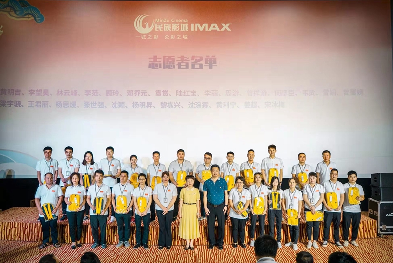 /QJ_574525619209.jpg 向服务工龄超30年的老职工致敬.jpg