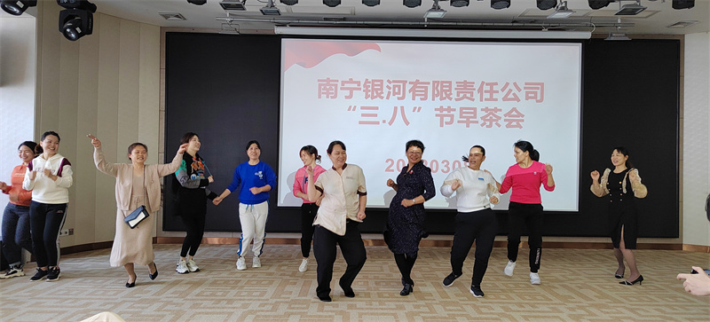 /QJ_724693131319.jpg 时尚广场舞(黄永红).jpg