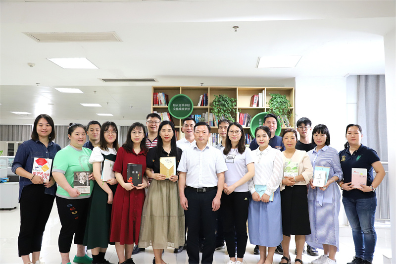 /QJ_112090179427.jpg 活动合影(拍摄:柒红).jpg