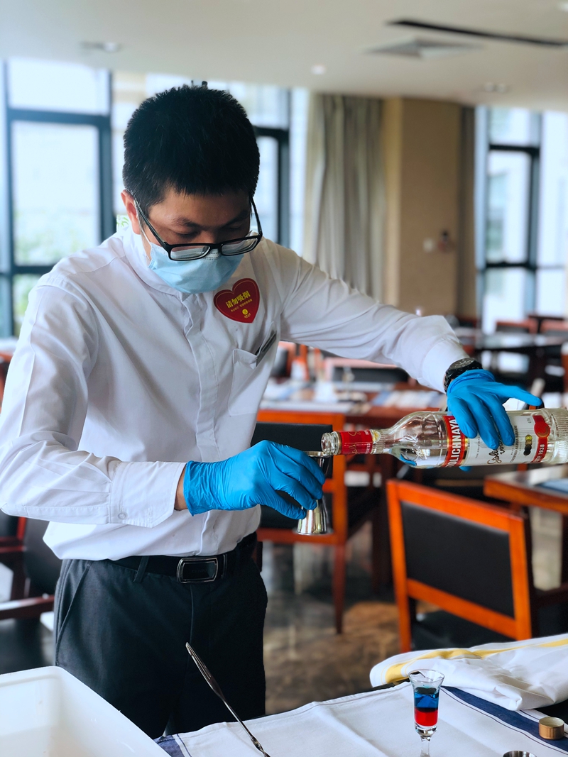 /QJ_175612657426.jpg 创意鸡尾酒调制1.jpg