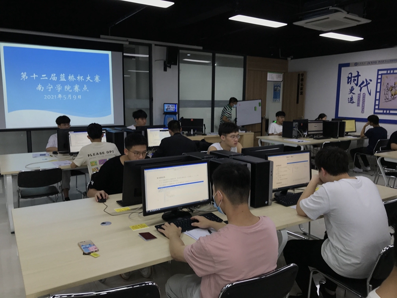 /QJ_097931773607.jpg 比赛现场.jpg