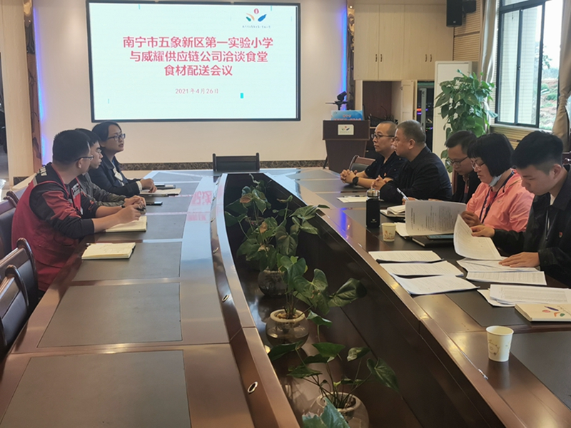 /QJ_975422824229.jpg 前往南宁市五象新区第一实验小学现场签约.jpg