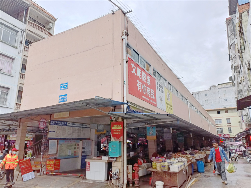 /QJ_079664789307.jpg 整洁、文明、有序的吴圩农贸市场、邕宁商场和水街市场1(拍摄:梁美思).jpg