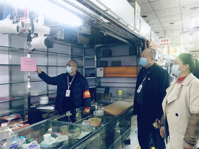 /QJ_662517728979.jpg 零距离倾听商户对商场管理服务方面的意见与建议(拍摄:兰玉旭).jpg