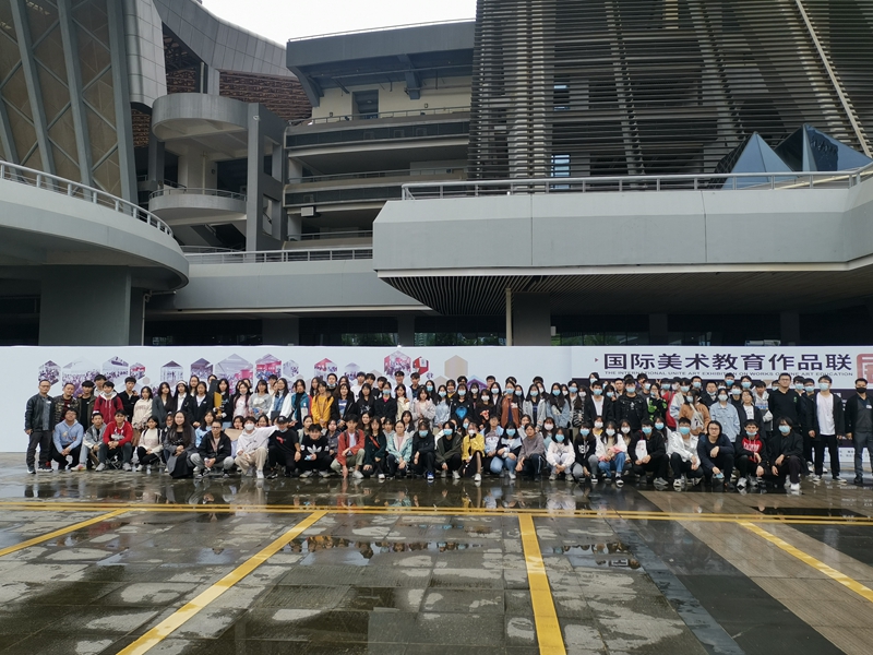 /QJ_592632261198.jpg 参观留影.jpg