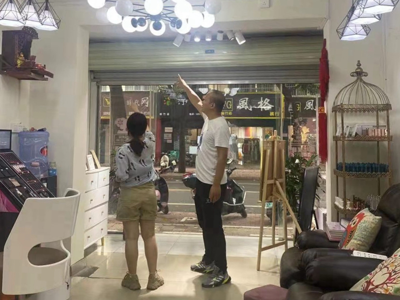 /QJ_864110326791.jpg 资产专管员帮助租户解决公共设施维修问题.jpg