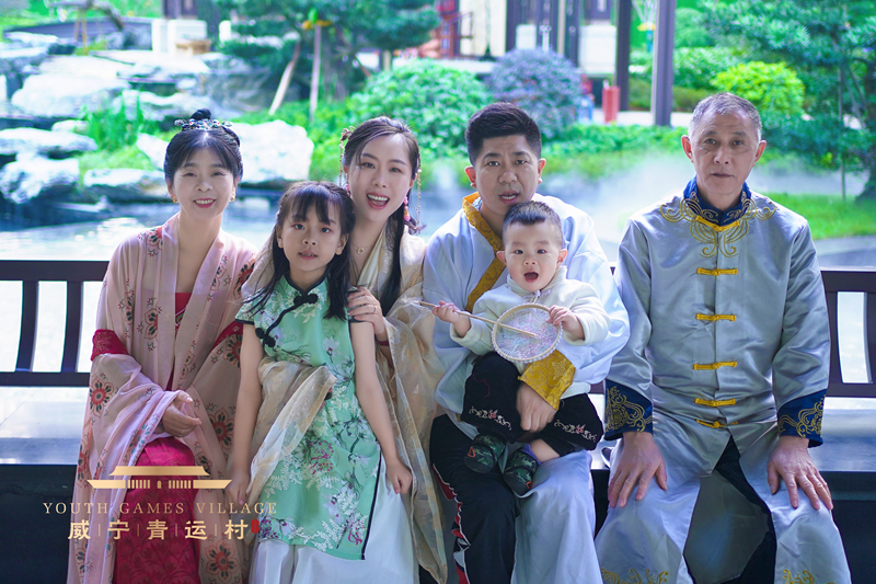 /QJ_893287359464.jpg 全家福拍摄.JPG