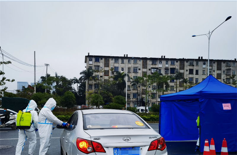 /QJ_507545090312.png 落实进出人员扫码测温(拍摄:黄丹妮).png