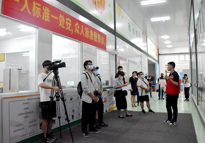 /QJ_184832076367.jpg 媒体集中采访现场.JPG