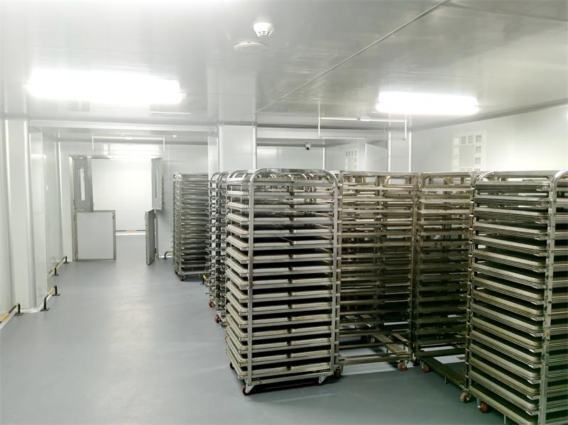 /QJ_819980720198.jpg 银河大酒店糕点生产车间晾冷间(邓治中).jpg