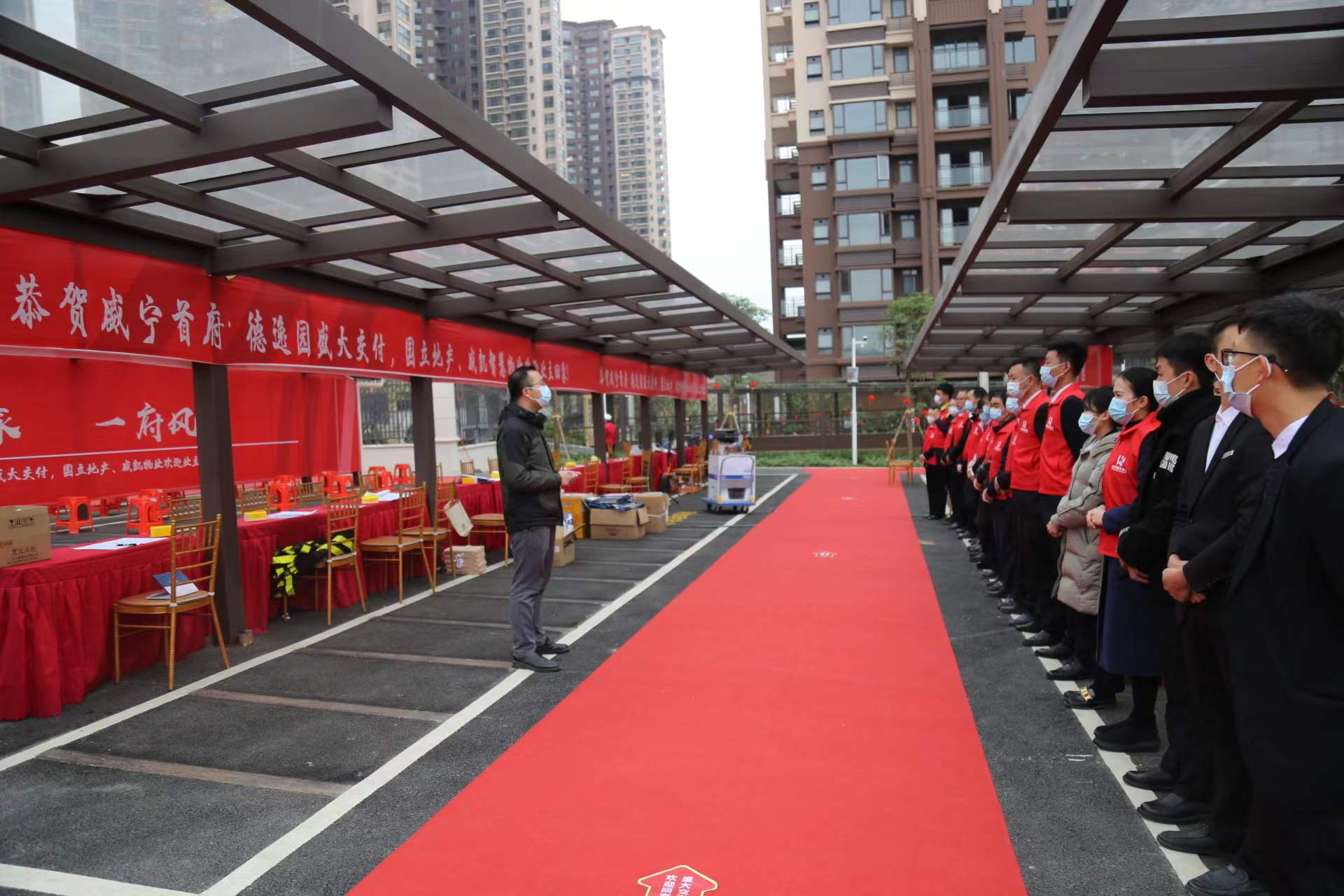 /QJ_127283818835.jpg 2 威凯智慧物业公司布置标准化交房工作.jpg