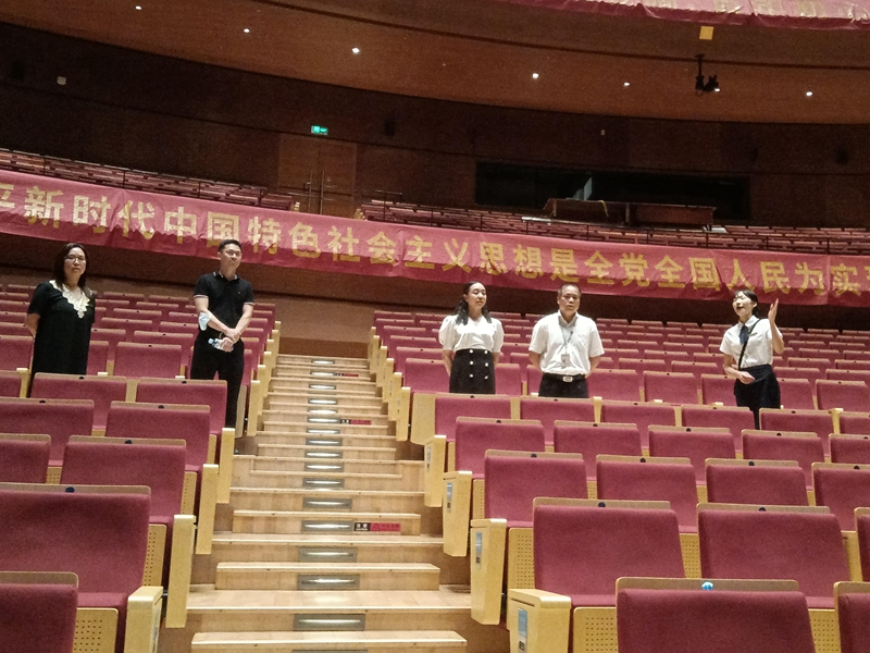 /QJ_734426008501.jpg 考察参观广西文化艺术中心.jpg