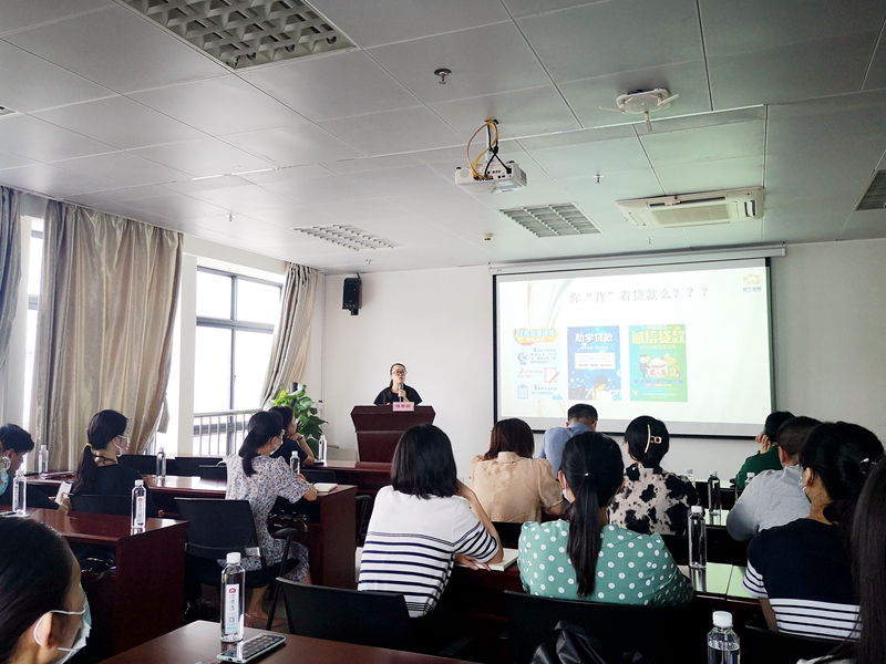 /QJ_928154980376.jpg 授课现场2.jpg