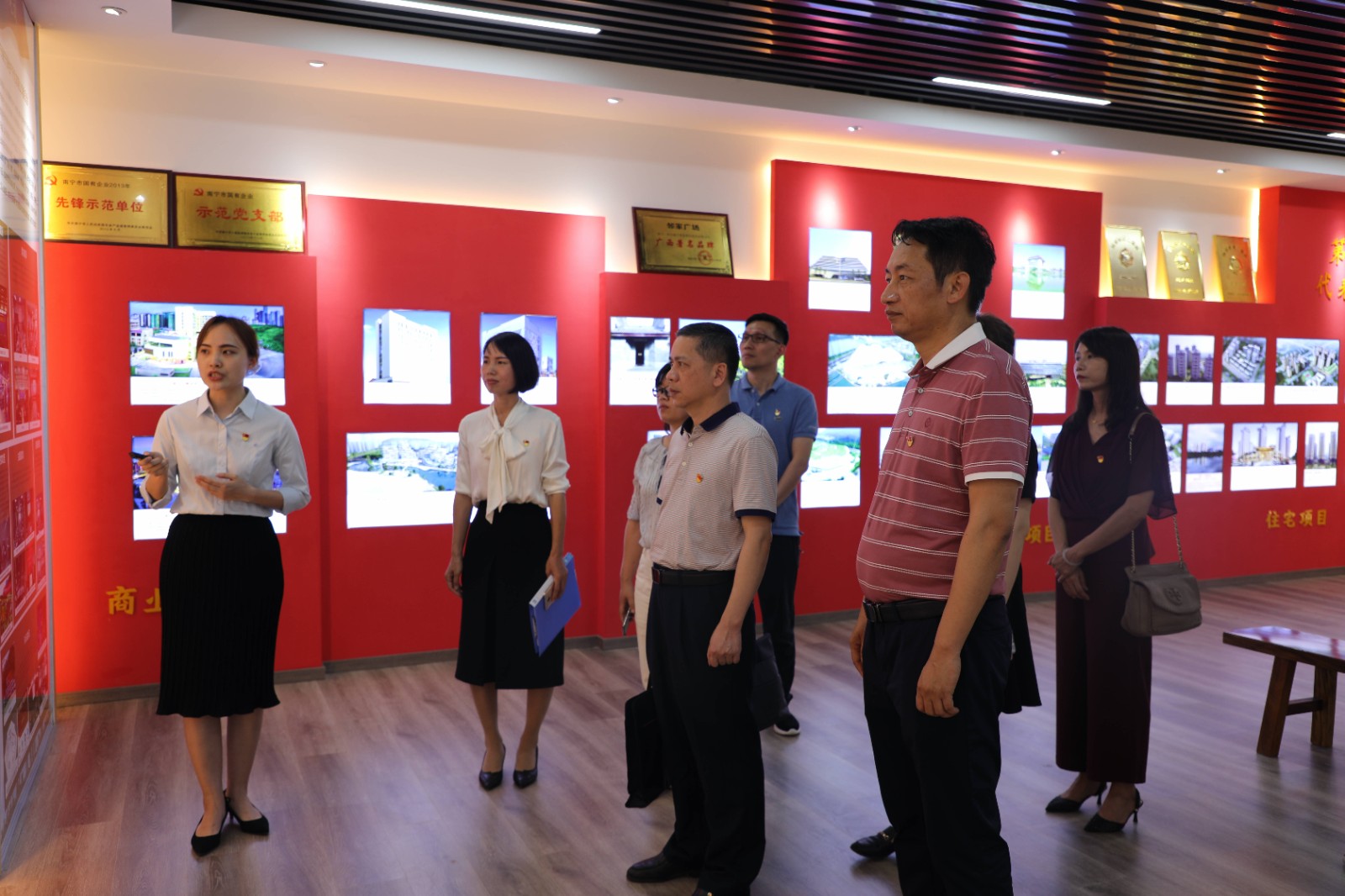 /QJ_314575356410.jpg 指导组在乐鱼(中国)青运村党性教育基地调研指导JPG.jpg